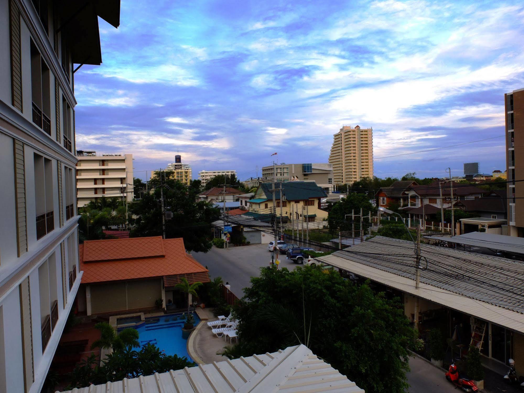 Narawan Hotel, HHQ Exterior foto